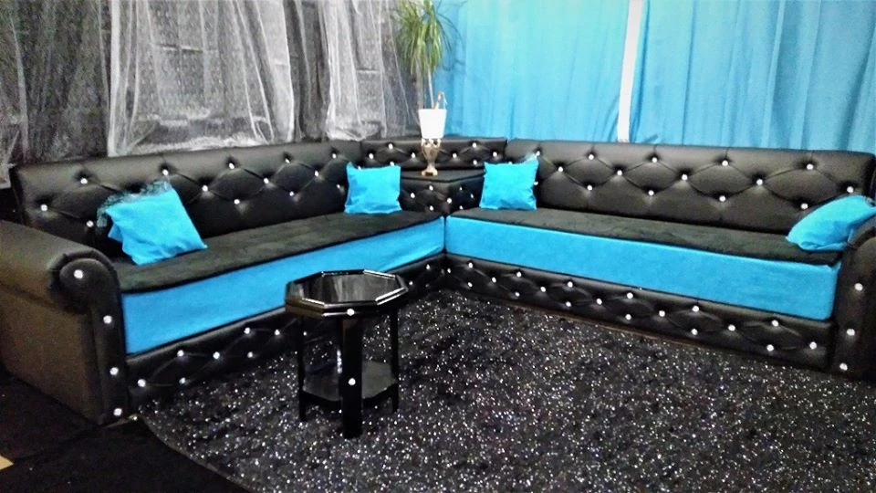Salon marocain moderne avec Fauteuils en cuir Noir